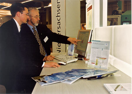 komsis-Vorstellung auf der Hannover Messe 2003